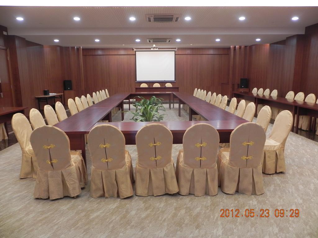 Phoenix Hill Hotel Dongguan - Golf Course Shop Екстериор снимка